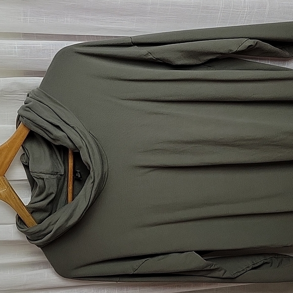 Banana Republic Sage Green Long Sleeve Cowl Neck Size M - Picture 2 of 6
